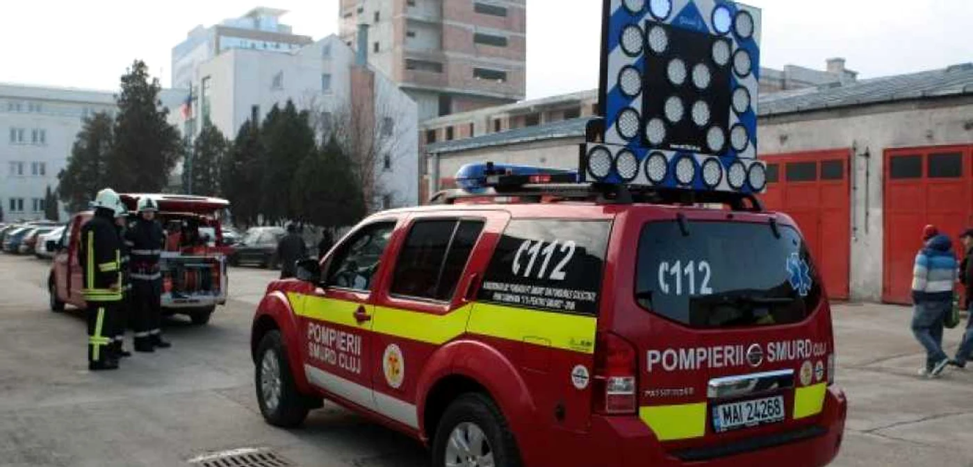 Medicii SMURD acordă primul ajutor la faţa locului. ARHIVĂ