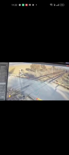 Trafic feroviar blocat după ce un tren a lovit un buldoexcavator la Scroviștea