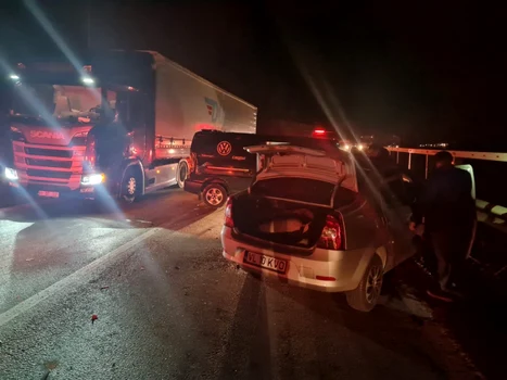 Accident rutier cu două victime din cele şapte persoane implicate pe Viaductul Cârligul Mic de pe Valea Oltului în Vâlcea Foto ISU Vâlcea