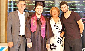 12 13 vedete smiley familia 20august jpeg