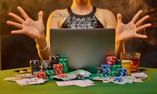 Poker online - jocuri de noroc FOTO Shutterstock 