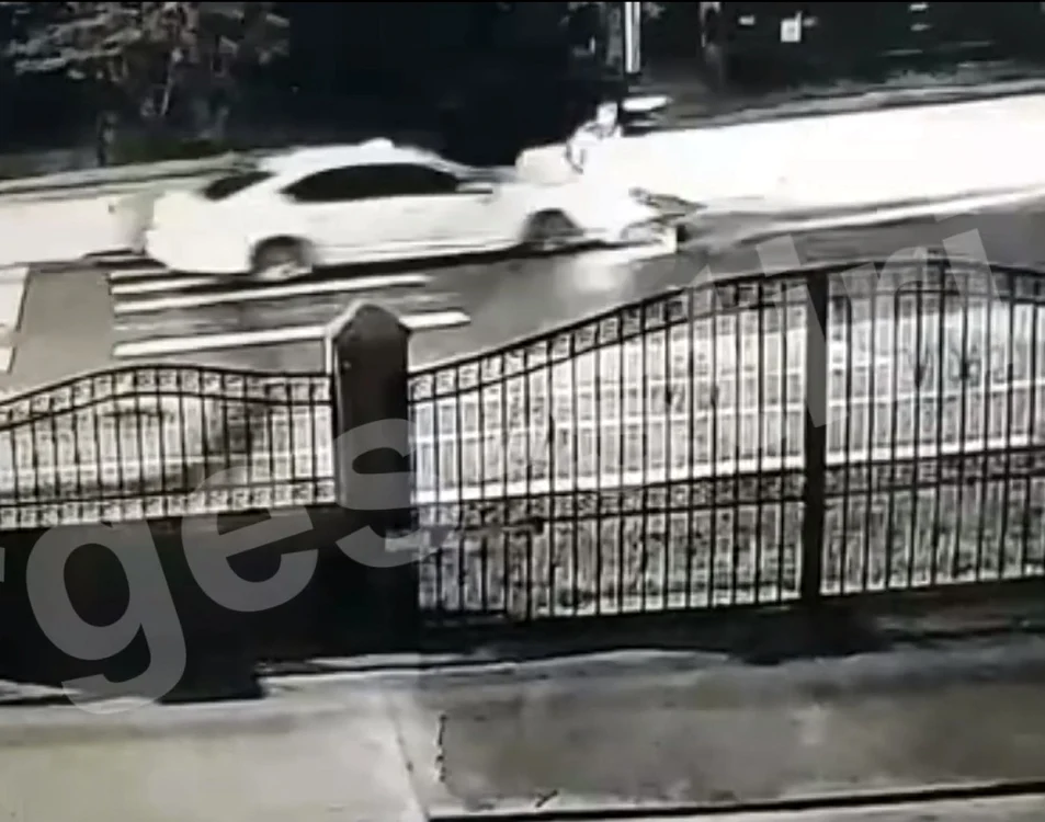 Accident mortal în Mărăcineni - Argeş pe DN 73; momentul impactului surprins de o cameră de luat vederi - captură video Sursa Argeş Ştiri