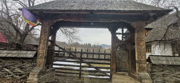 În noaptea de Anul Nou se fură porțile  FOTO Angela Sabău