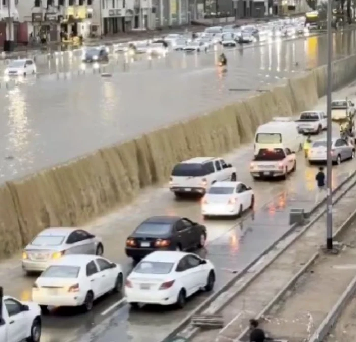 Au fost emise atenționări meteo de furtună și inundații în Arabia Saudită. Foto Captură video X