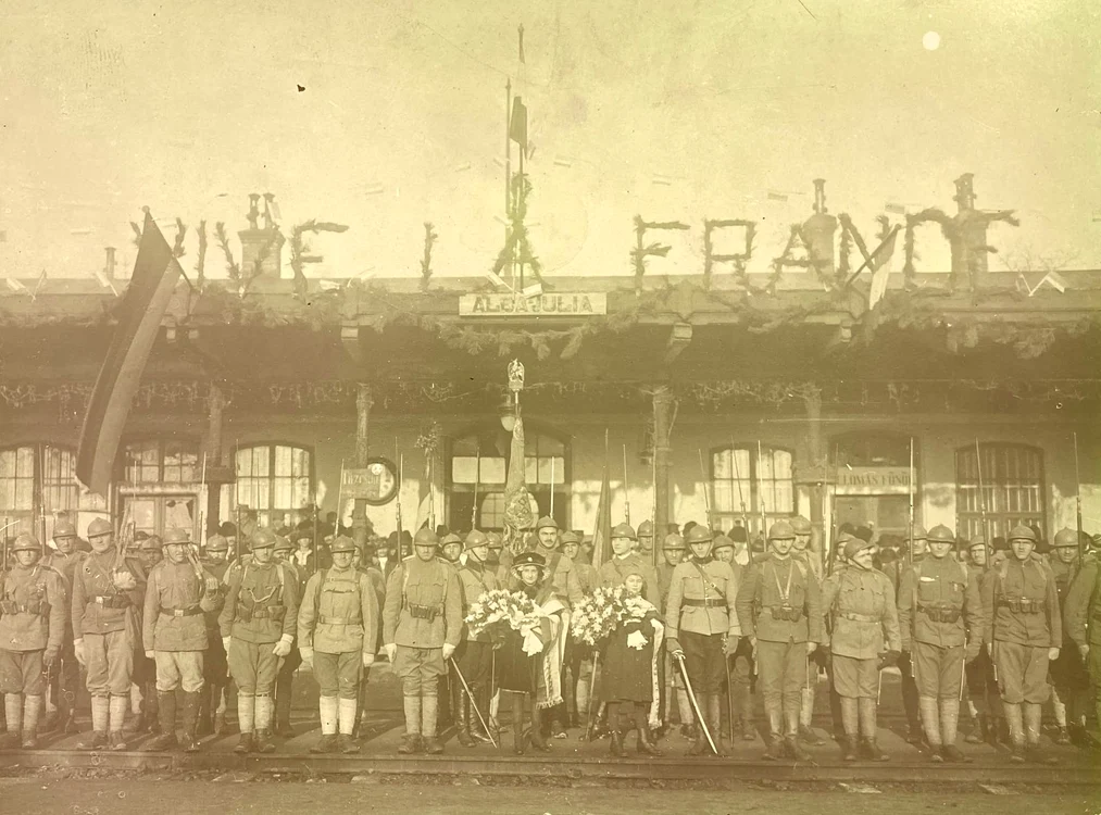 Soldați români în Gara din Alba Iulia, la 1 Decembrie 1918 FOTO Arhivele Naționale Alba