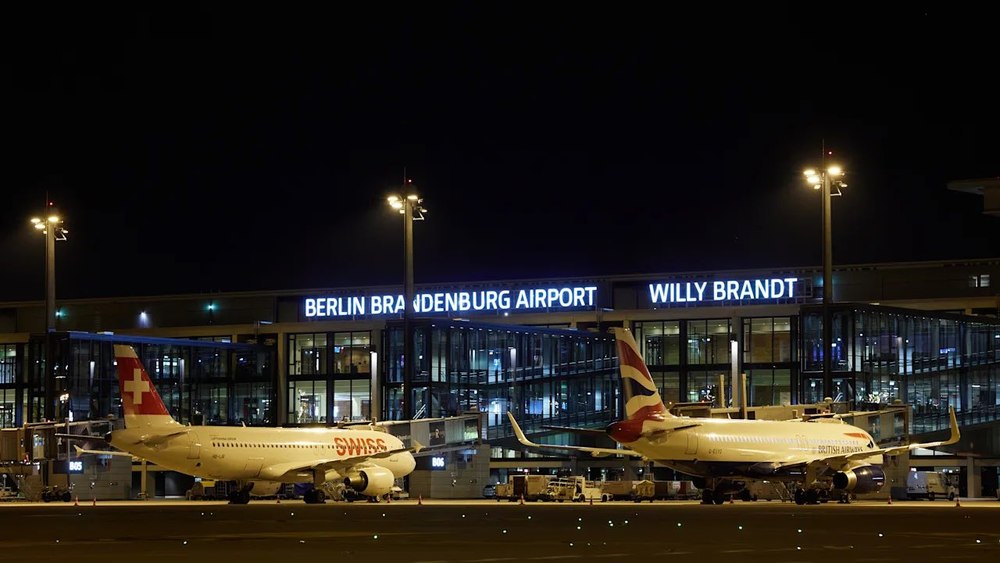 O dronă a fost observată pe pista Aeroportului Berlin-Brandenburg. Zborurile au fost suspendate temporar