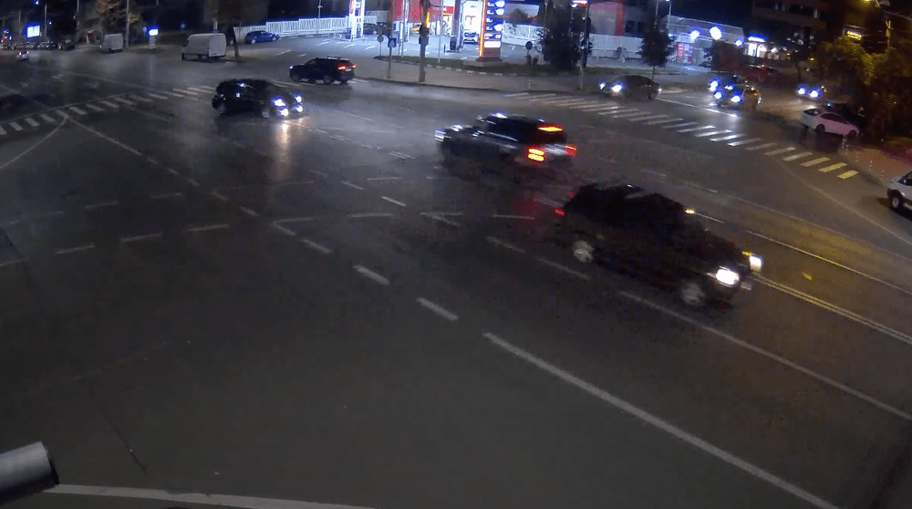 Accident rutier grav în Moara de Foc din Iași. Momentul a fost surprins de camerele de supraveghere VIDEO