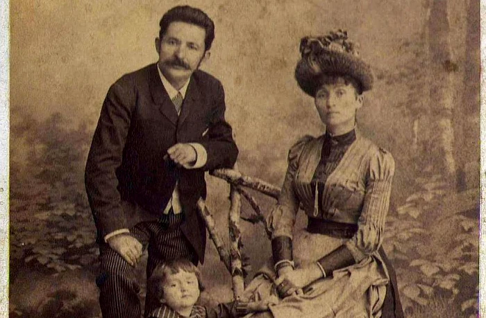 Ioan Slavici și familia. FOTO Freiwadau / Complexul Muzeal Arad