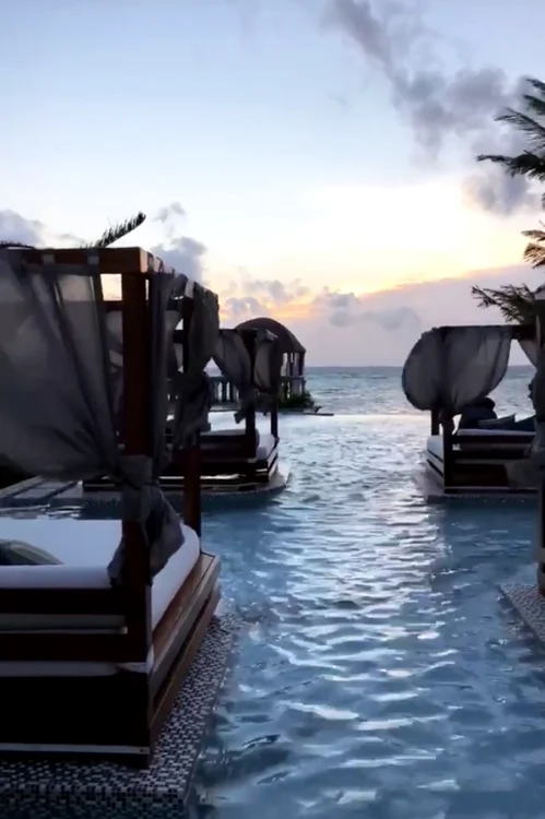 Selia își răsfață fanii cu imagini superbe din vacanța în Maldive