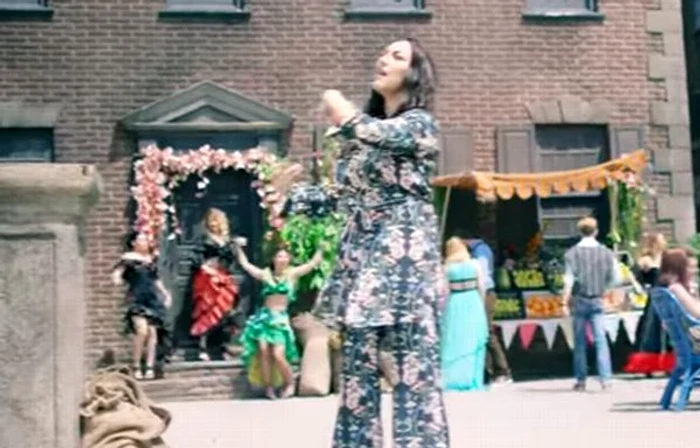 Andra a îmbrăcat piesa vestimentară în videoclipul lansat cu David Bisbal