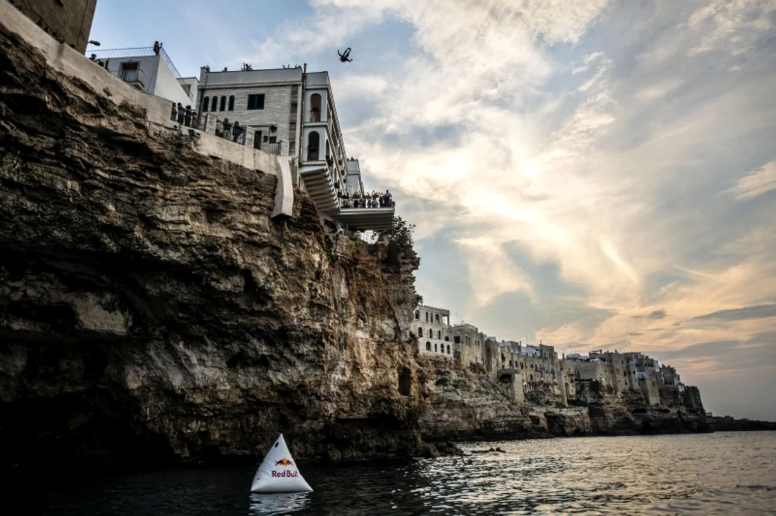 
    Constantin Popovici a participat la trei etape din Red Bull Cliff Diving 2018Foto: Guliver / GettyImages  