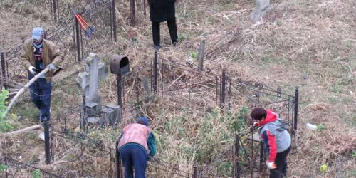 Curăţenie în cimitirele din Târgovişte