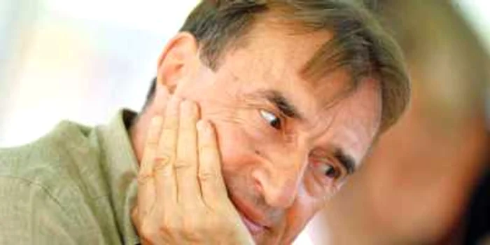Între 1980 şi 1984 a fost director artistic al Casei de discuri Electrecord