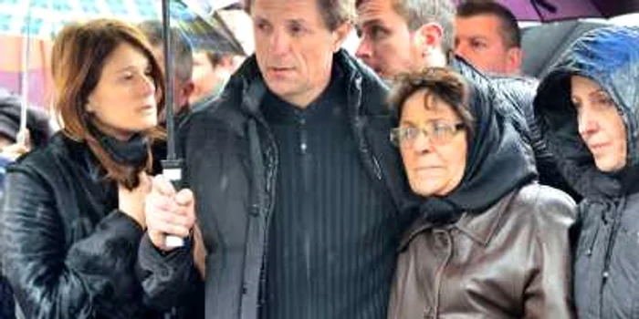 Gica Popescu la funeralii tatălui său FOTO Mediafax