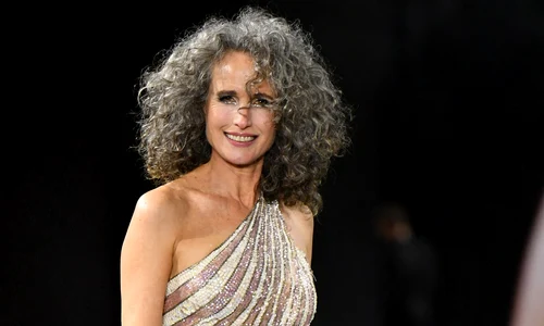 Andie MacDowell pe podium la Paris, Foto Profimedia (5) jpg