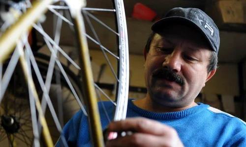 Biciclistul reparator jpeg