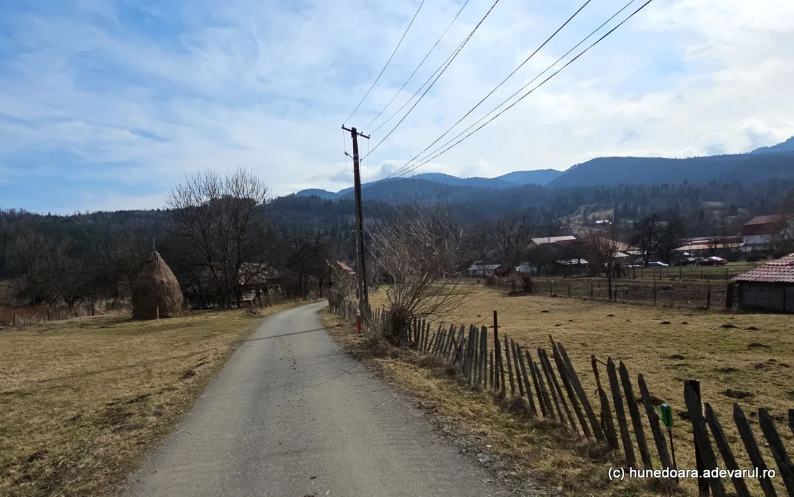 Câmpul lui Neag, Hunedoara  Foto Daniel Guță  ADEVĂRUL (40) jpg