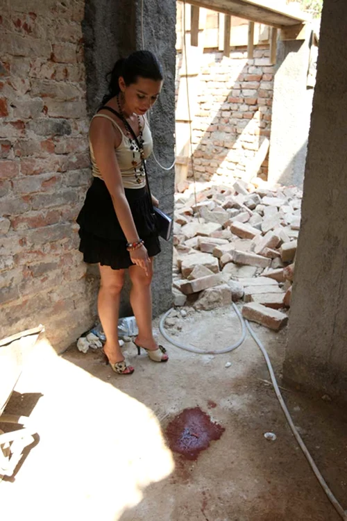 Şase muncitori au fost striviţi de un zid înalt de cărămidă