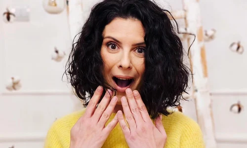 Vedeta și-a făcut un blog de parenting în care abordează diverse probleme cu care se confruntă părinții dar, mai ales copiii, "Creștem mari"