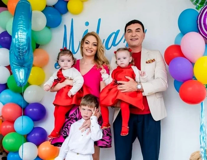 Cristi Borcea și Valentina Pelinel, alături de Milan și de gemenele Indira Maria și Rania Maria