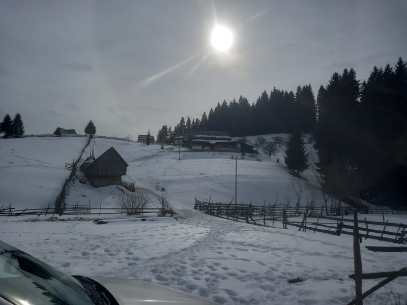 Blackout în mai multe stațiuni montane. Bran, Fundata, Moeciu și Peștera nu au curent de aproape 24 de ore. Turiștii pleacă supărați