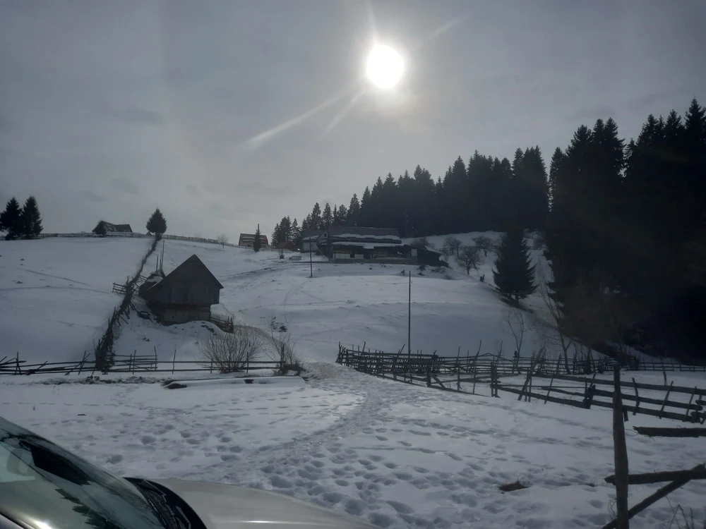 Blackout în mai multe stațiuni montane. Bran, Fundata, Moeciu și Peștera nu au curent de aproape 24 de ore. Turiștii pleacă supărați