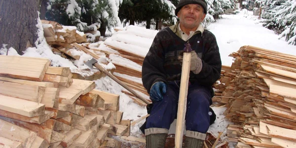 Dumitru Ganea, ultimul şindrilar din Munţii Lotrului