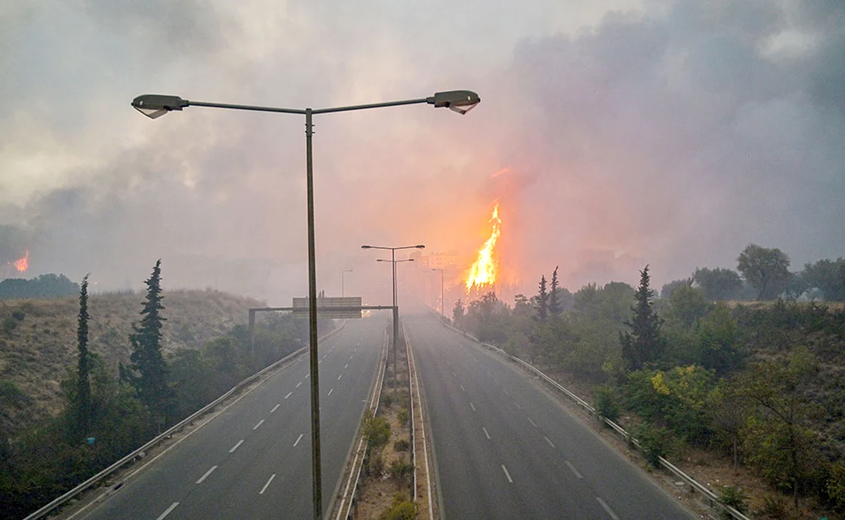 
    Scene apocaliptice au fost surprinse ieri în apropiere de AtenaFoto: Gettyimages  