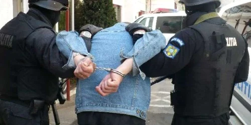 Un bătrân de 90 de ani, tâlhărit după ce a cerut favoruri sexuale (foto: Arhivă)