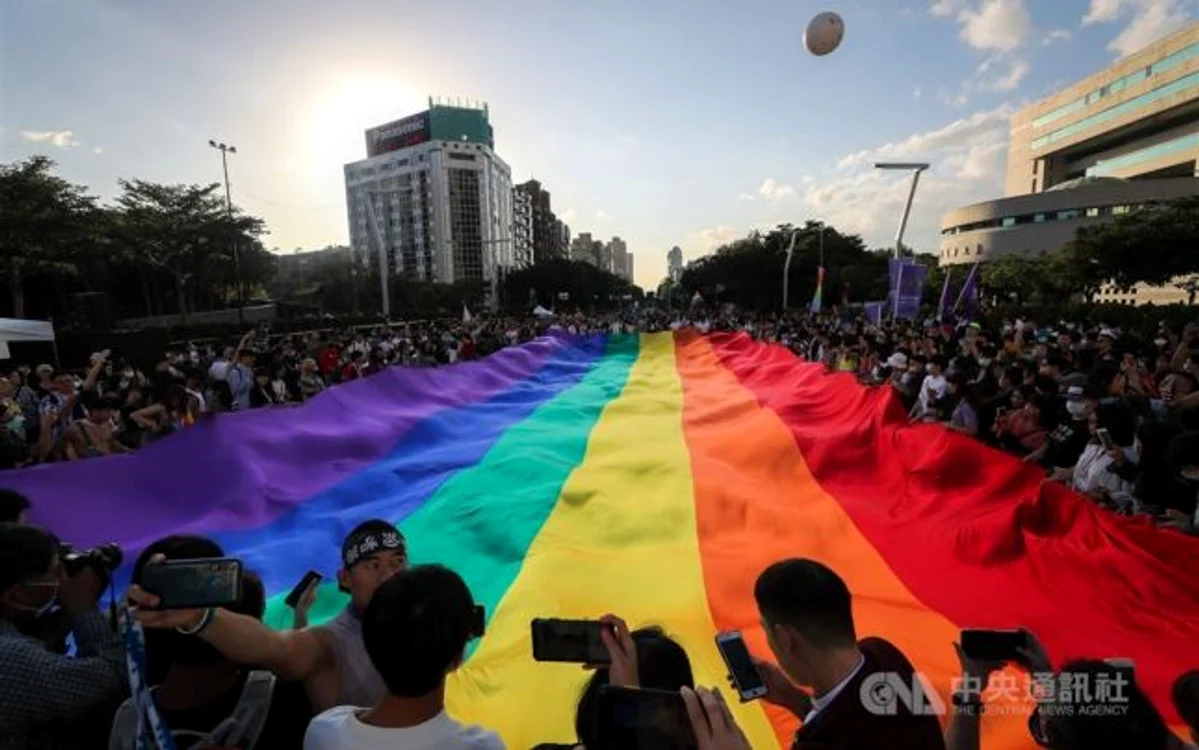 Imagine de la Taipei, Taiwan, unde a avut loc în acest an probabil cea mai mare paradă LGBT, în condiţiile în care numeroase parade s-au anulat.