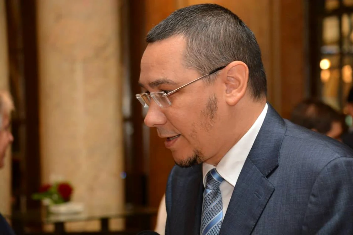 
    Victor Ponta a revenit cu barbă în ţară, dar s-a ras rapidFoto: digi24.ro  