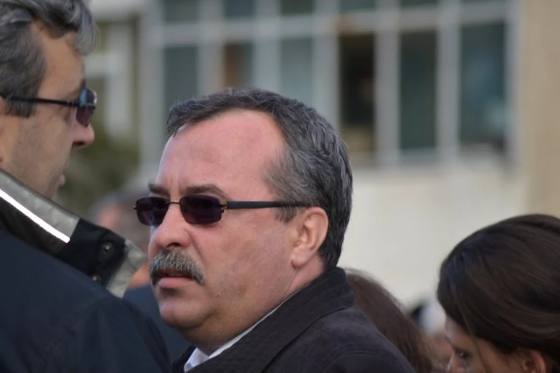 Viorel Rusu şi-a autentificat minciunile la notar FOTO Mircea Merticariu