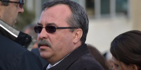 Viorel Rusu şi-a autentificat minciunile la notar  FOTO Mircea Merticariu