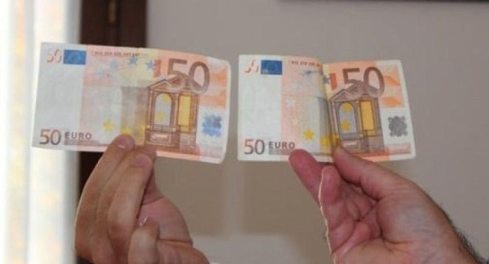 Bancnote de 50 de euro realizate în scopuri distractive, plasate unui taximetrist. Ce pedeapsă a primit autorul