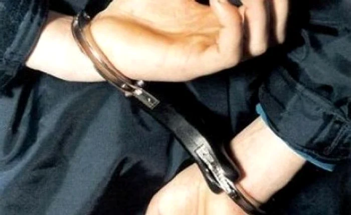 Împotriva adolescentului a fost începută urmărirea penală