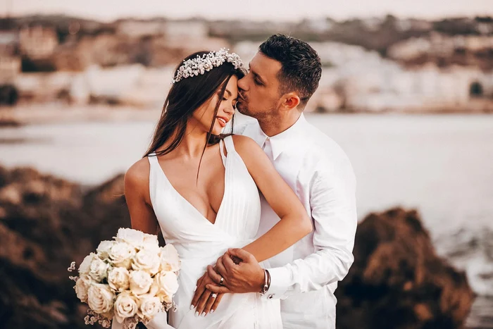 Denisa și Sebastian (Flick) au fcut cununia civilă în Creta foto: Facebook