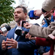 Ciprian Ciucu isi depune dosarul pentru Primaria Capitalei Foto Inquam Photos Alex Nechez (1) jpg