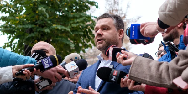 Ciprian Ciucu isi depune dosarul pentru Primaria Capitalei  Foto Inquam Photos  Alex Nechez (1) jpg