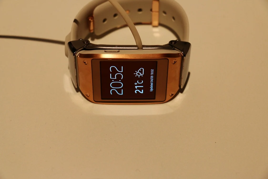 Samsung Galaxy Gear are parte de o reclamă cu nostalgie. FOTO Răzvan Băltăreţu/Adevărul