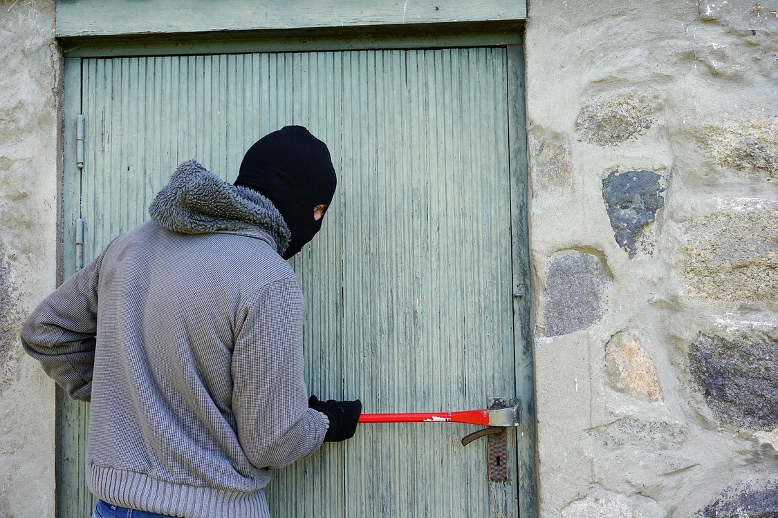 Hoțul a adormit în casa pe care o jefuiseră / foto: Pixabay