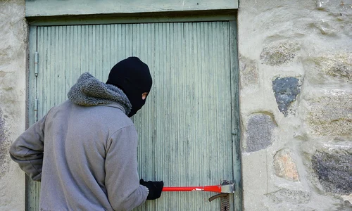 thief 1562699 1280 jpg