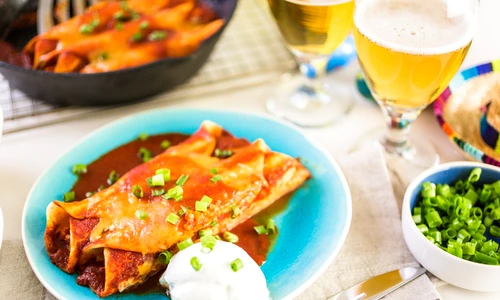 Enchiladas de pui  Sursa foto shutterstock 638274517 jpg