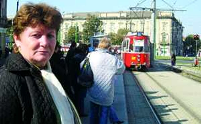 Maria Cerb preferă să meargă cu tramvaiul decât să dea bani pe benzină