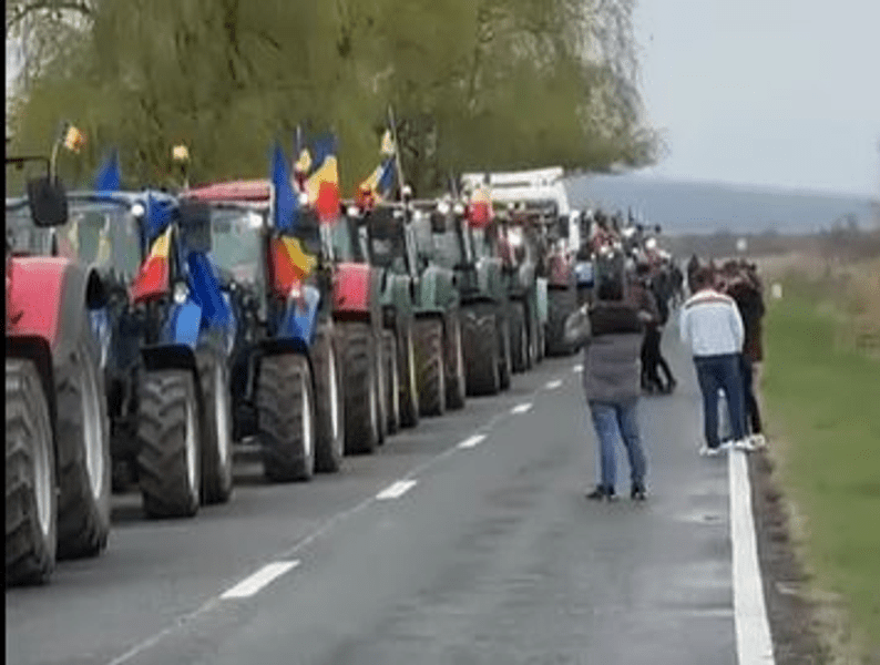 Protest de amploare al fermierilor cu sute de utilaje agricole la punctul de frontieră Oancea. „Pur și simplu ne distrug”