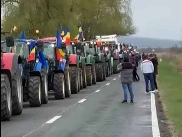 Fermierii au participat la protest cu sute de utilaje agricole FOTO captură video