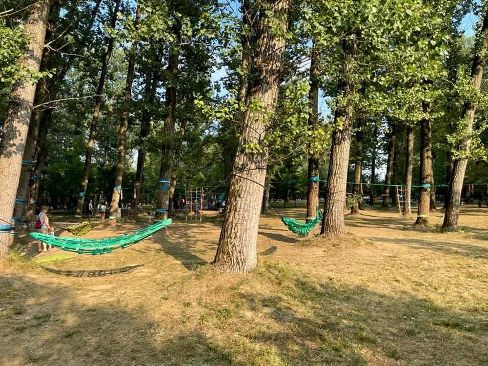 Parcul Lunca Argeşului, mai tentant pentru relaxare şi distracţie. Aventura Parc şi zona de hamacuri au fost extinse