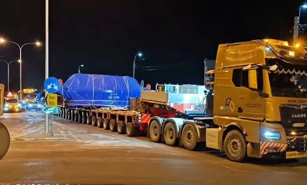 Gigantul chinezesc de 3.300 de tone, care va străpunge Carpații și va fora cel mai lung tunel al Autostrăzii Sibiu-Pitești, a ajuns în România