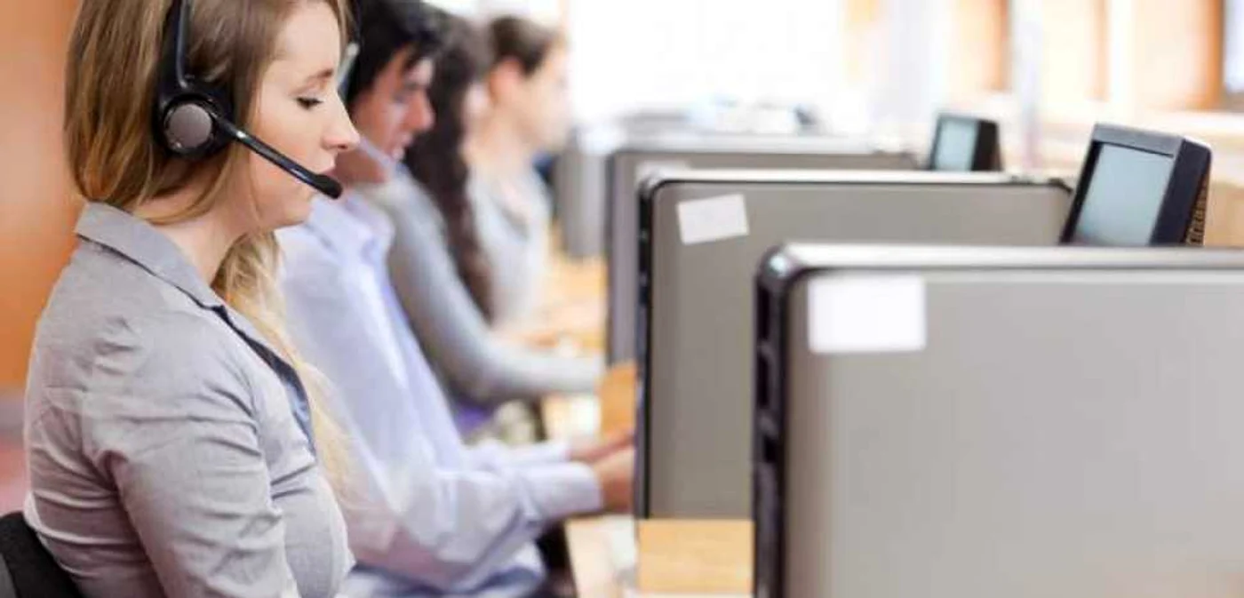 Deschiderea unui call center determina o mai buna integrare a fortei de munca tinere pe piata locala. FOTO Shutterstock