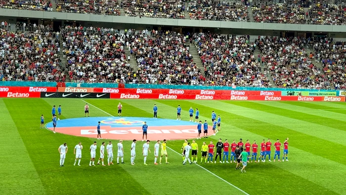 Românii și scoțienii, față-n față la începutul meciului. foto: Click!