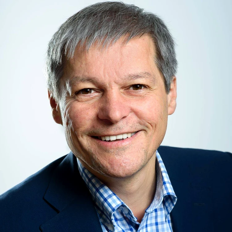 
    Dacian Cioloș se află la al doilea său mandat ca premierSursa foto: Facebook/Dacian Cioloș  